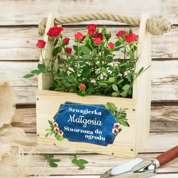 Drewniana doniczka na kwiaty z nadrukiem dla szwagierki - Do Ogrodu