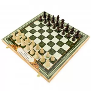 szachy toczone w drewna grabu w stylizowanej kasecie