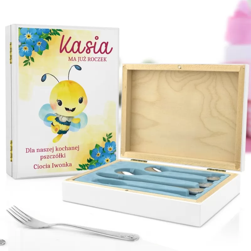 kaseta i etui wraz ze sztućcami dla dzieci grawerem na prezent dla dziewczynki - Pszczółka 