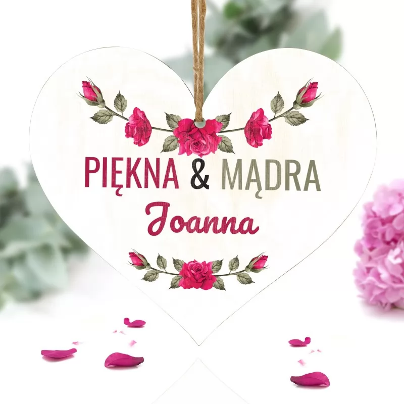 personalizowana tabliczka w kształcie serca z nadrukiem imiennym dla siostry lub przyjaciółki