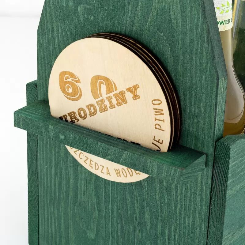 zielona skrzynka na piwo z 4 podkładkami na prezent na urodziny przyjaciela