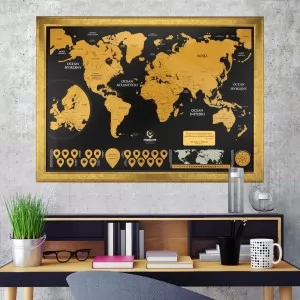 mapa zdrapka świata w złotej ramie z dedykacja na prezent dla mężczyzny