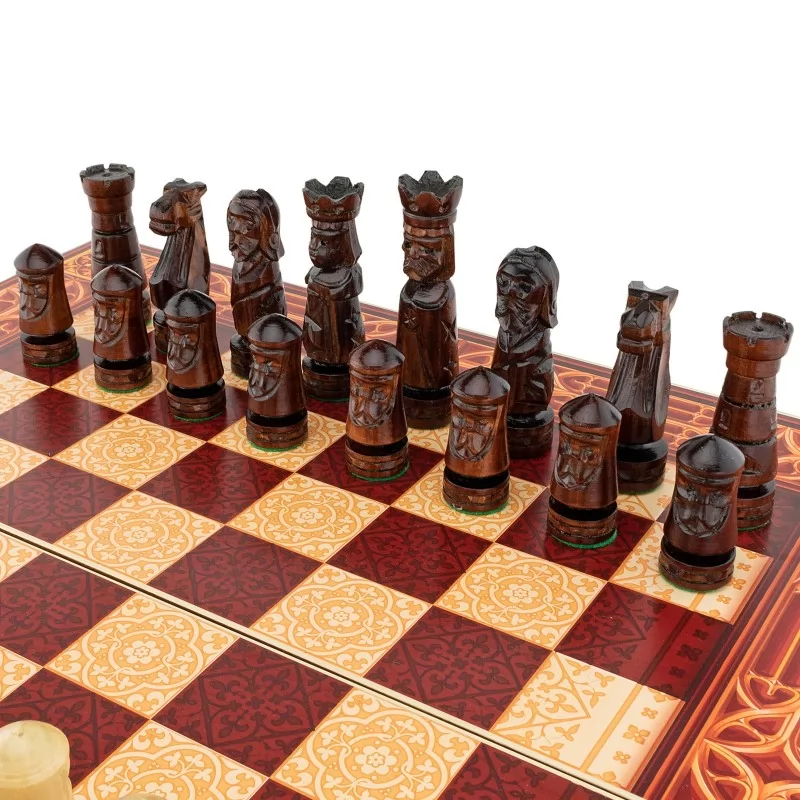 czarne figury i szachownica na prezent dla dziadka na imieniny
