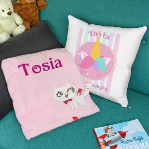 Kocyk i poduszka z personalizacją na prezent dla dziewczynki 