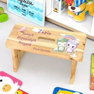 drewniany stołek dla dziecka z personalizacją