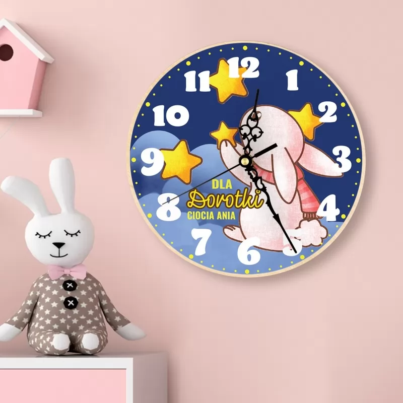 zegar z nadrukiem - aranżacja na ścianie pokoju dziecięcego  na prezent dla dziewczynki na roczek