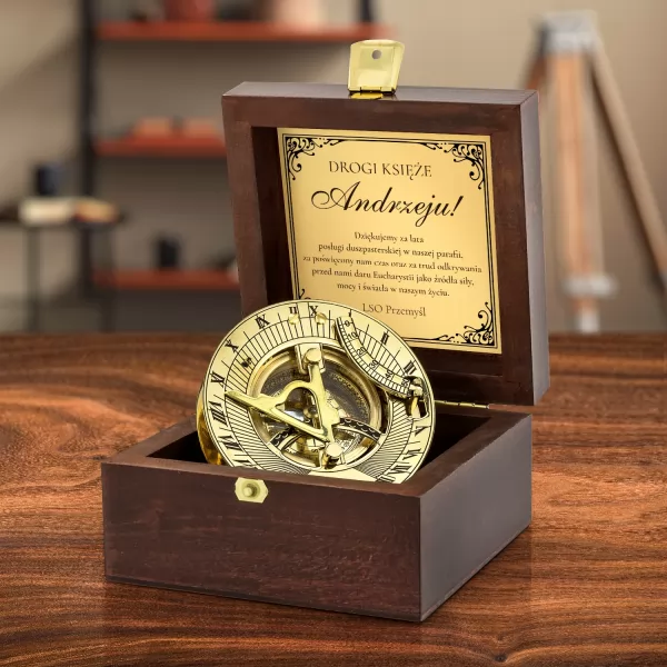 Mosiężny kompas z grawerem na prezent dla księdza - Za Dar Eucharystii