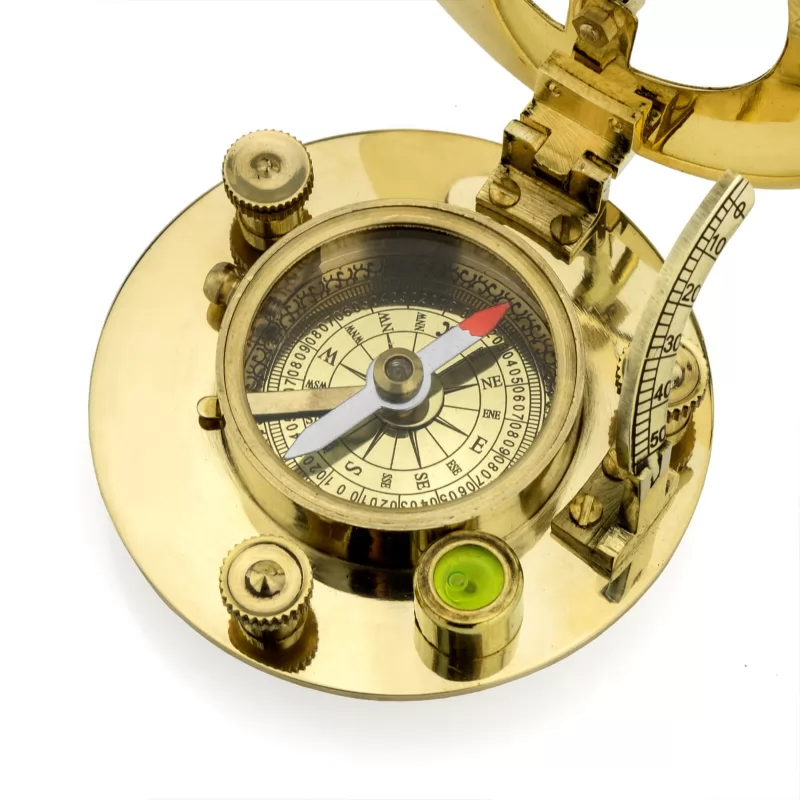 mosiężny kompas na prezent dla księdza