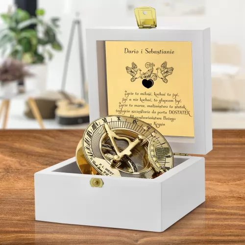 Kompas w szkatułce z grawerem na prezent na ślub - Miłość i Dostatek