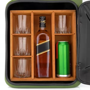 zielony barek kanister na alkohol i szklanki do whisky
