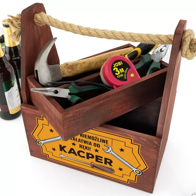 mahoniowa skrzynka na piwo i narzędzia z nadrukiem dedykacji na prezent dla szwagra